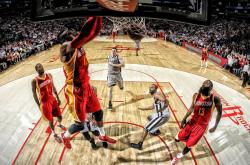 开云体育-英格拉姆独木成林，辽宁铁骑跨洋压制雄鹿