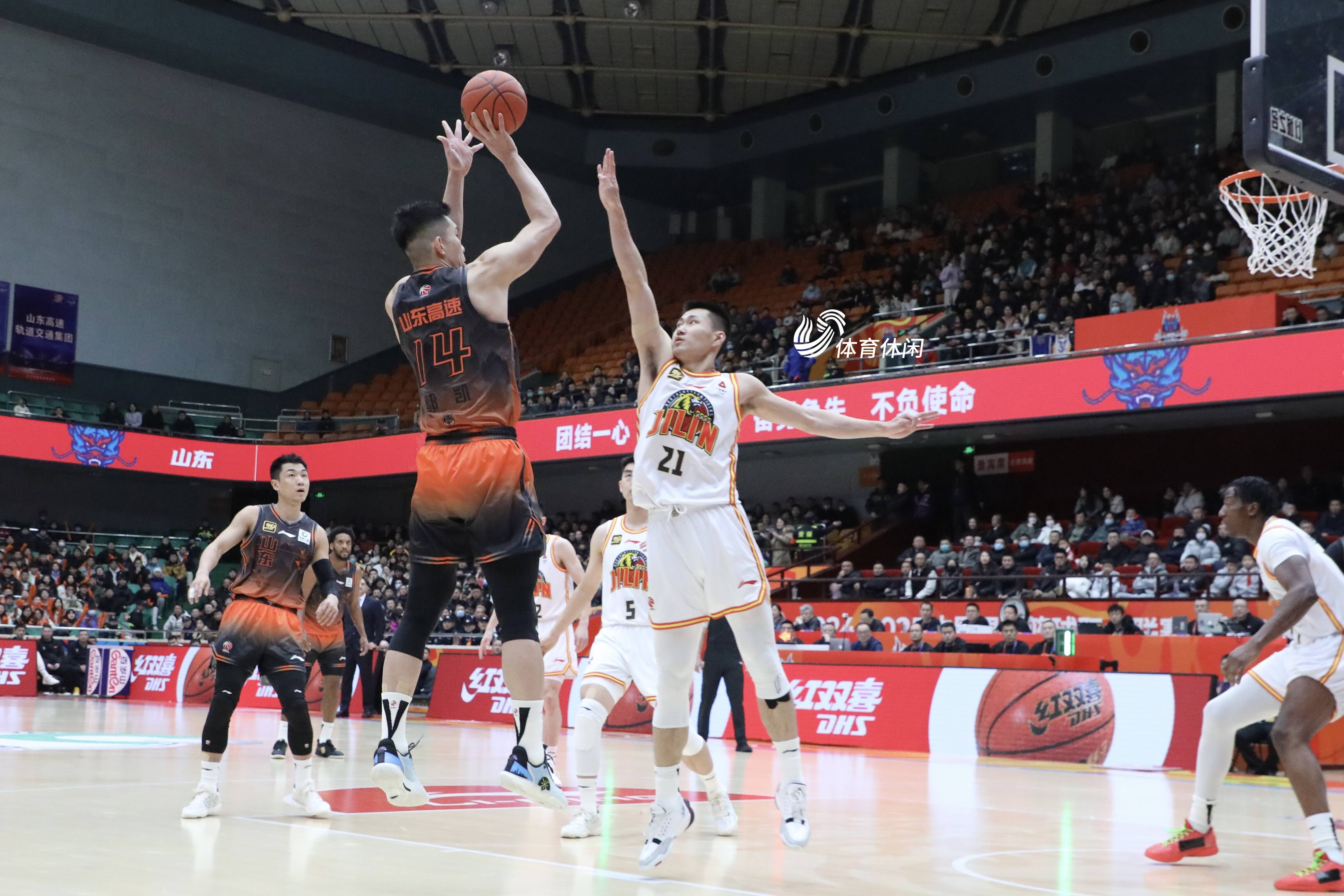 包含山东男篮在客场与江苏队交锋，备受关注的词条