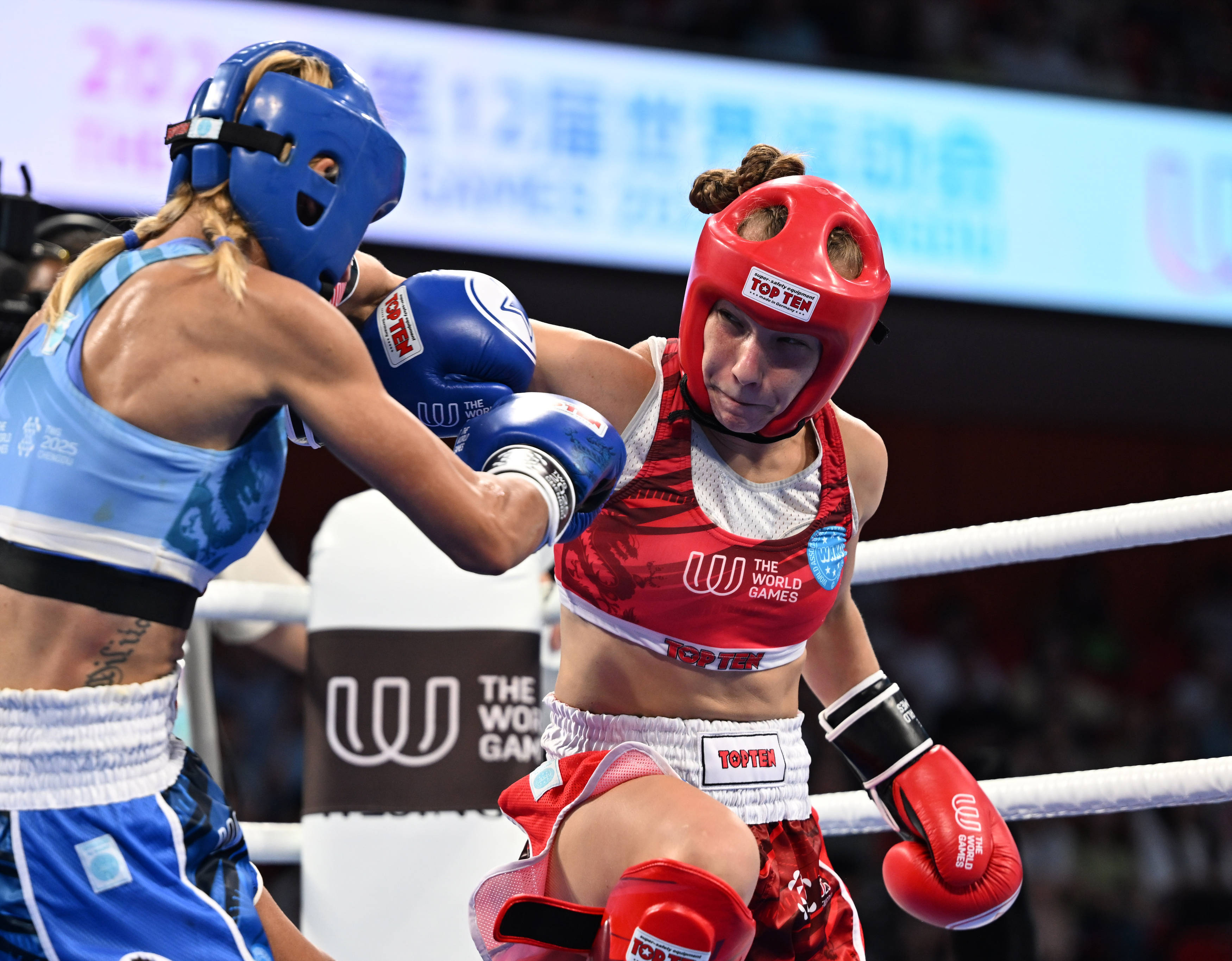 埃及女子击剑运动员脱颖而出