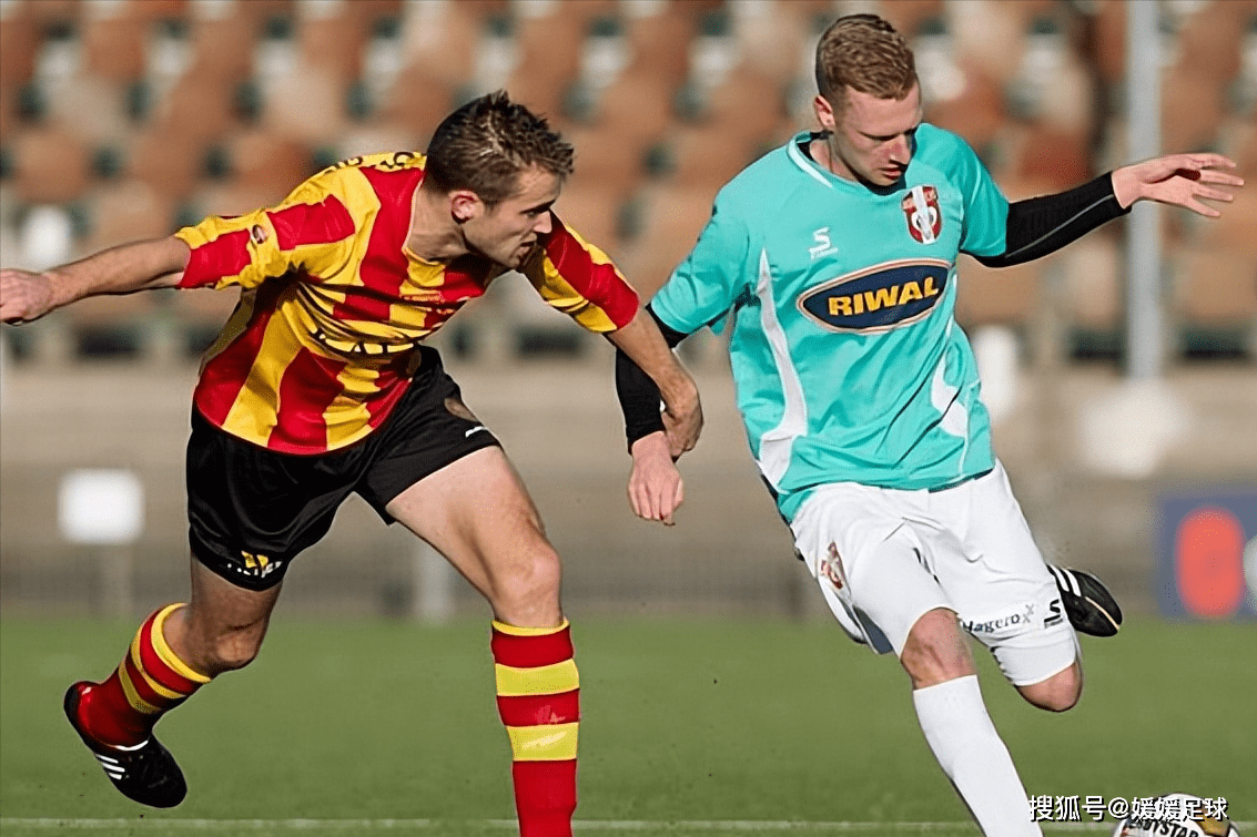 包含格拉纳达主帅遭遇备战困境，球队角逐前景不明朗的词条