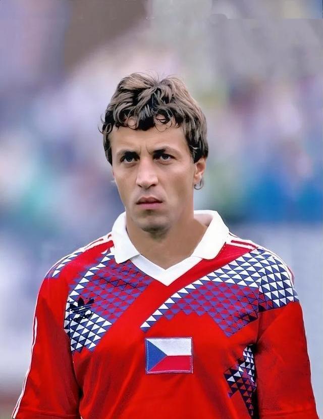 斯洛伐克队表现不佳，需尽快调整