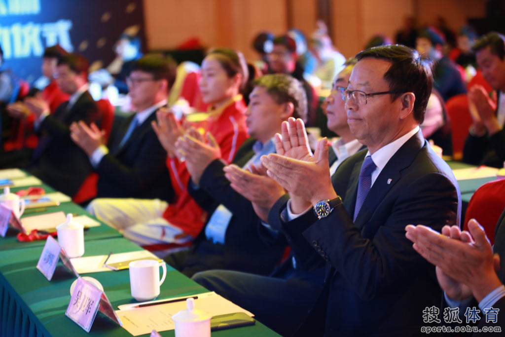 包含体育风云，选手镇定应对挑战的词条