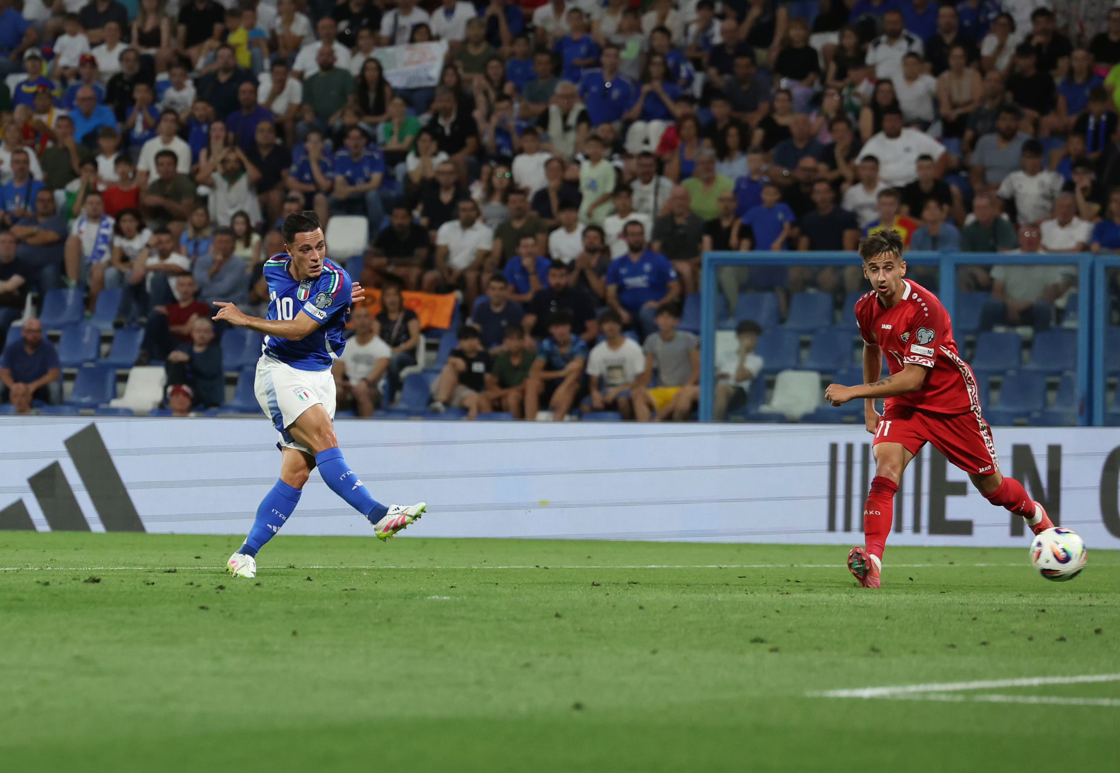 包含土耳其男篮血洗意大利男篮，汉密尔顿打破历史纪录的词条