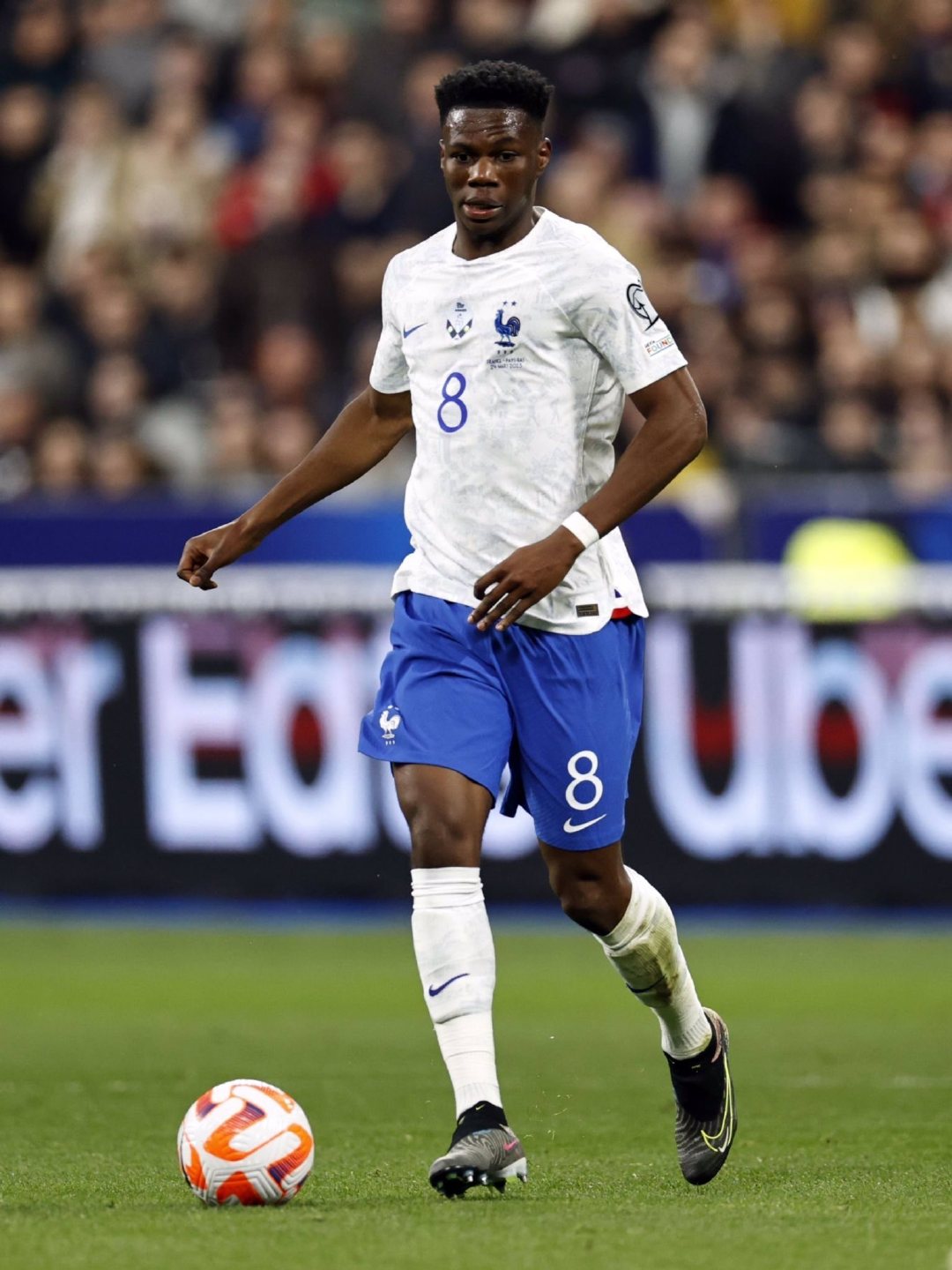 包含阿根廷险胜AC米兰，楚阿梅尼惊艳四座的词条