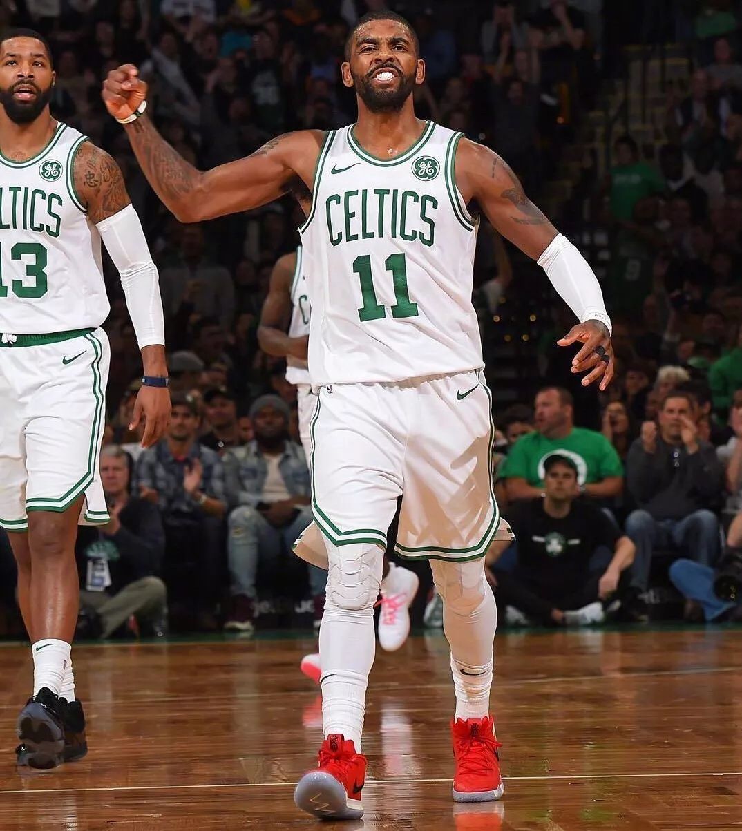 深圳队翻盘雄鹿，欧文状态火热的简单介绍