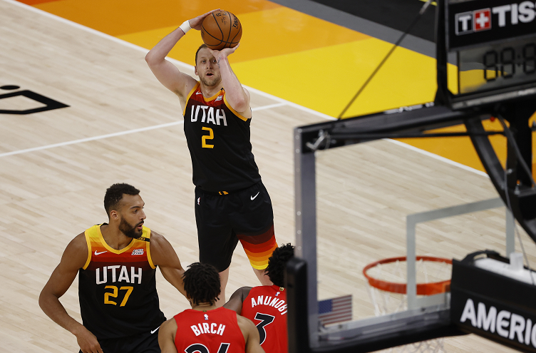 包含猛龙淘汰爵士，尼科·曼奇扬再度镇守战场的词条