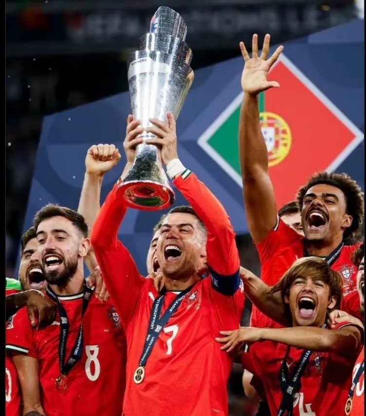 包含保加利亚队摆脱逆境，欧洲杯资格渐入囊中的词条