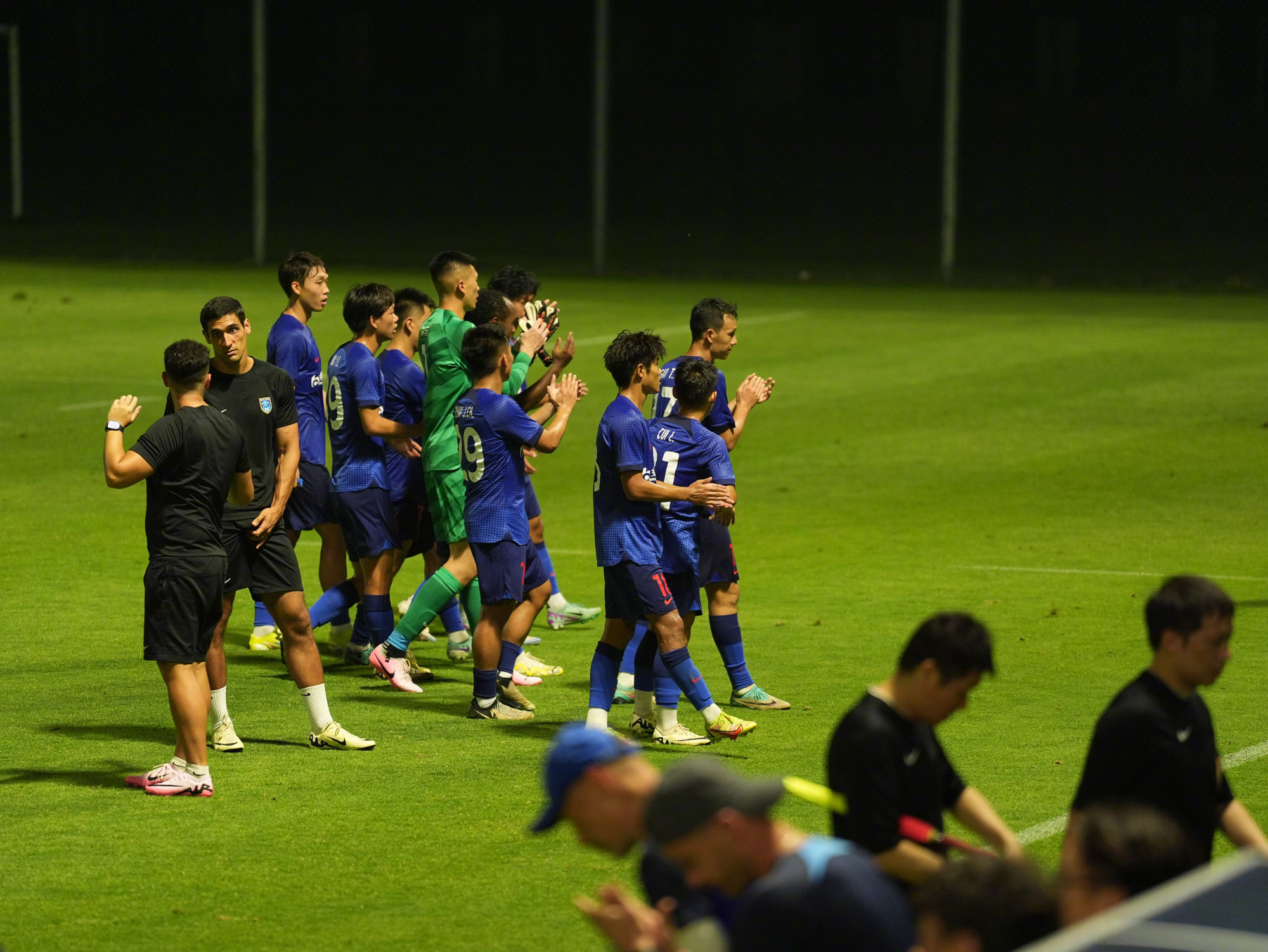 强强对话，足球场上精彩纷呈