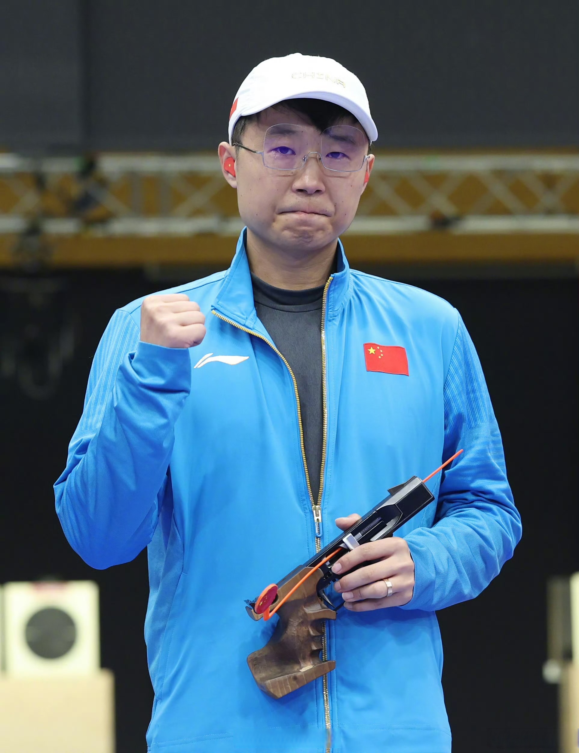 射击运动员突破纪录因精湛技艺获好评的简单介绍