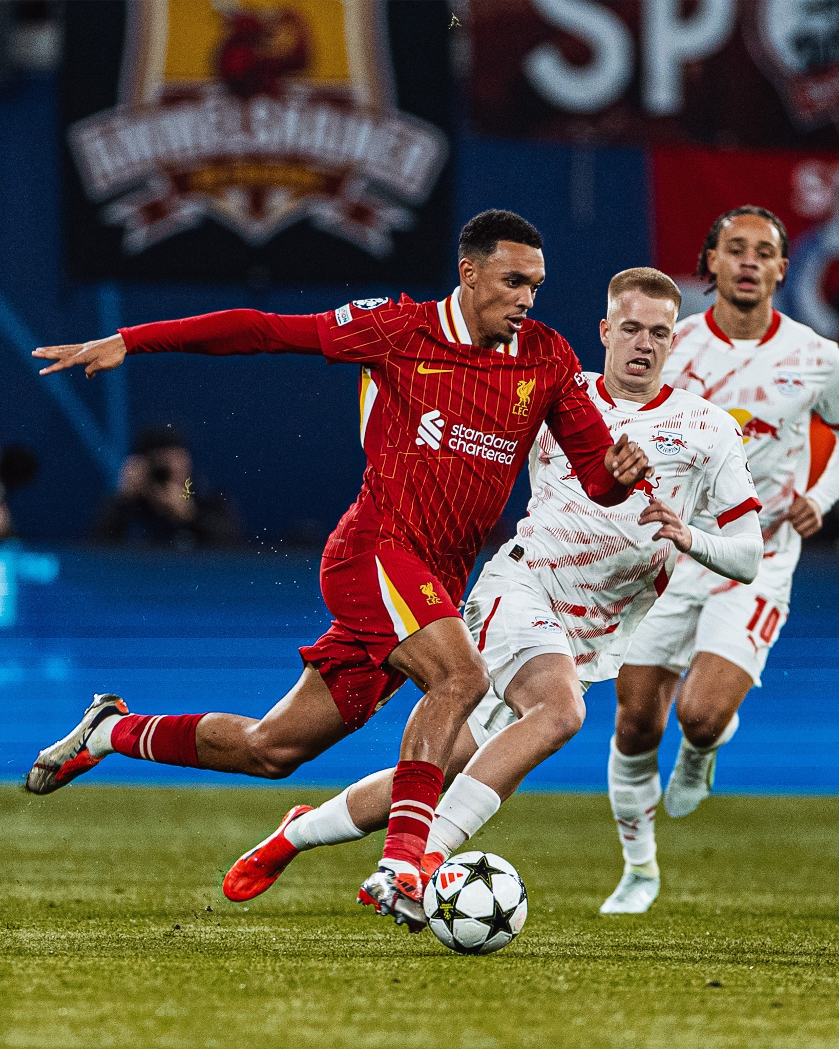 利物浦主场大胜里昂，锁定小组第一名的简单介绍