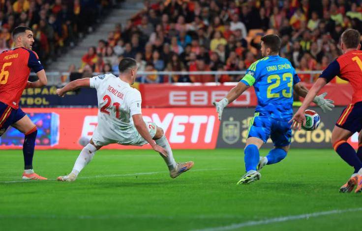 包含德国碾压马德里竞技，奥亚尔萨瓦尔点燃赛场的词条