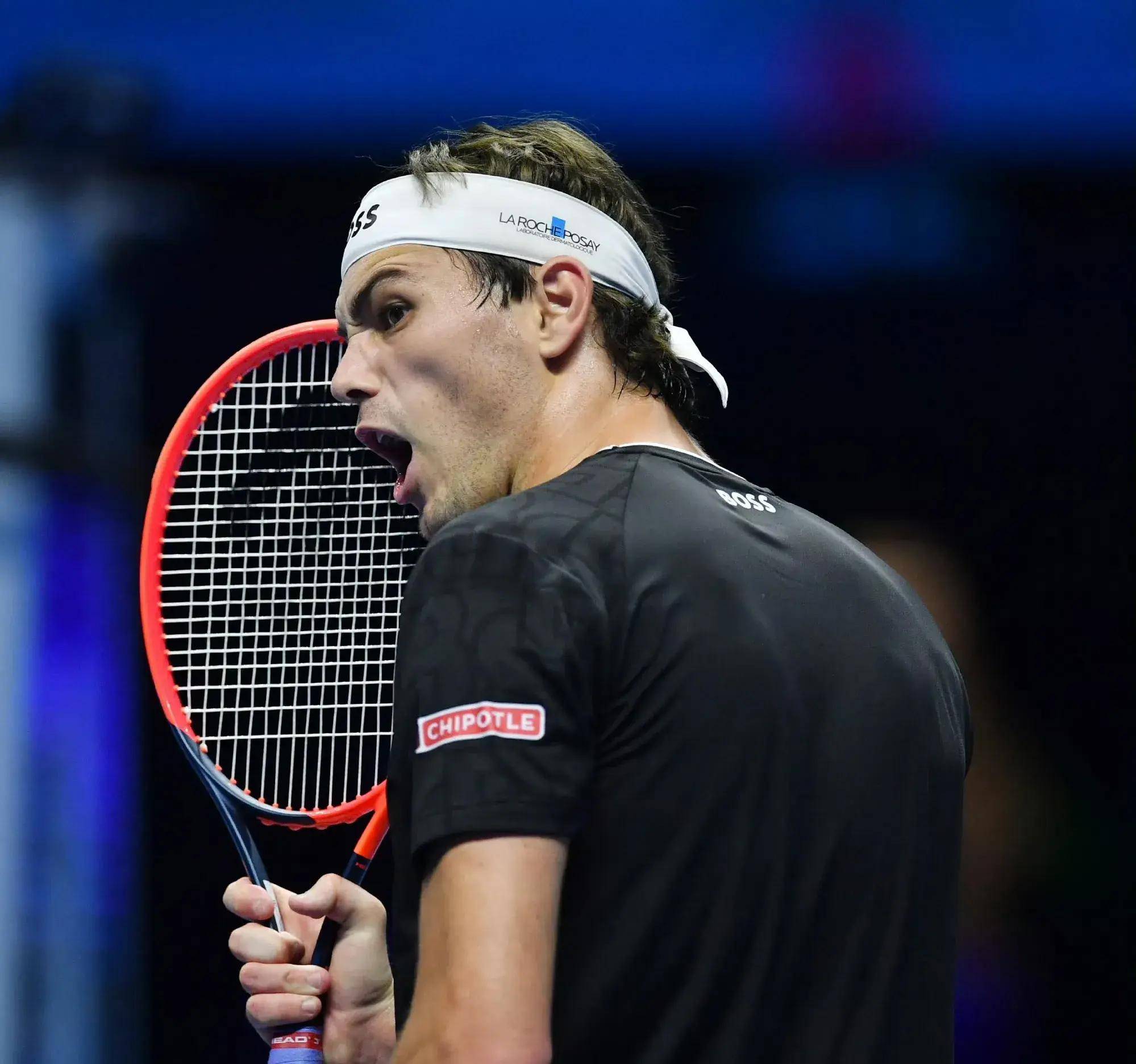 包含年终总决赛险胜联合杯，兹维列夫扛起全队的词条