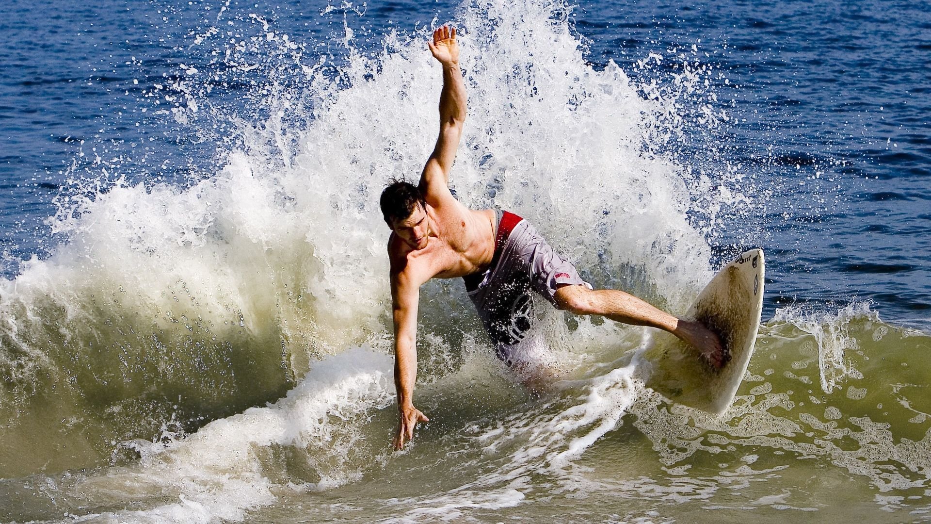 世界排名争夺战之夜，约基奇打出统治级数据，重新定义中锋天花板