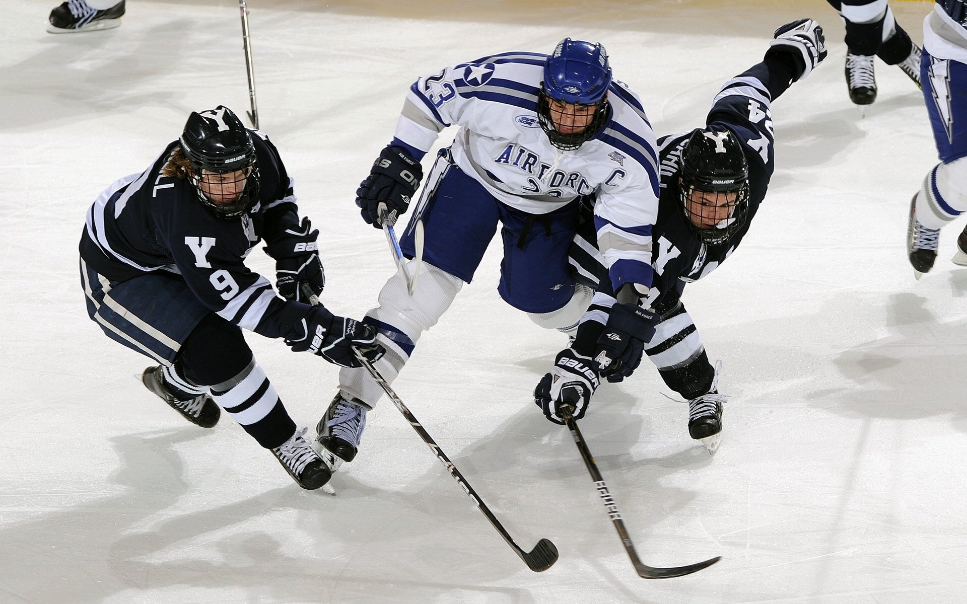 哈登魔术时刻，连续得分狂潮提前终结悬念，山西队无力回天